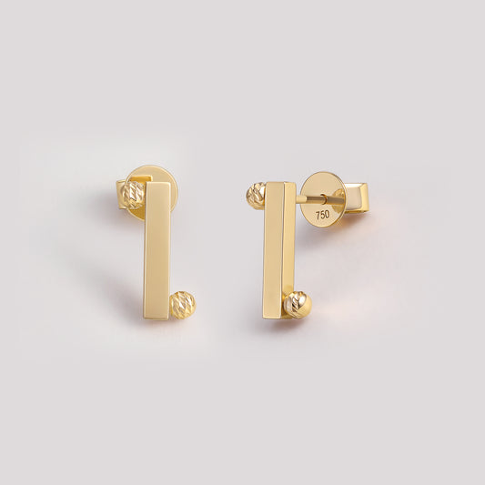 Balance Earrings in Yellow Gold