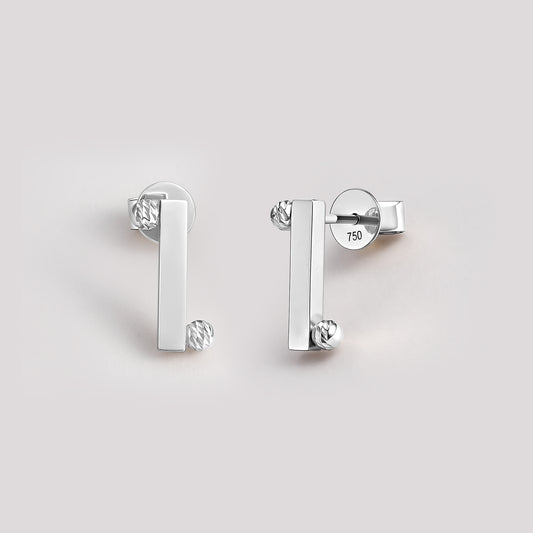 Balance Earrings in White Gold