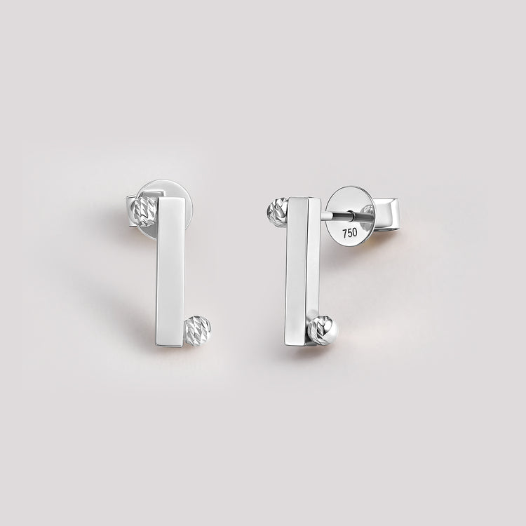 Balance Earrings in White Gold