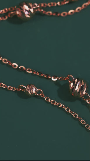 Video presenting necklace, earrings and bracelet of Joy Collection in real gold.