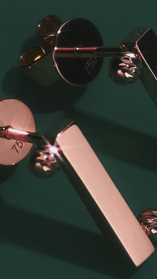 Video that presents earrings, bracelet and necklace of Balance Collection made from real gold.